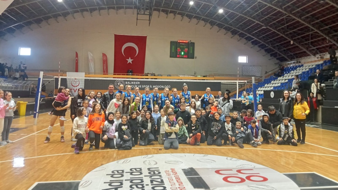 Öğrencilerimiz Voleybol Maçına Gittiler