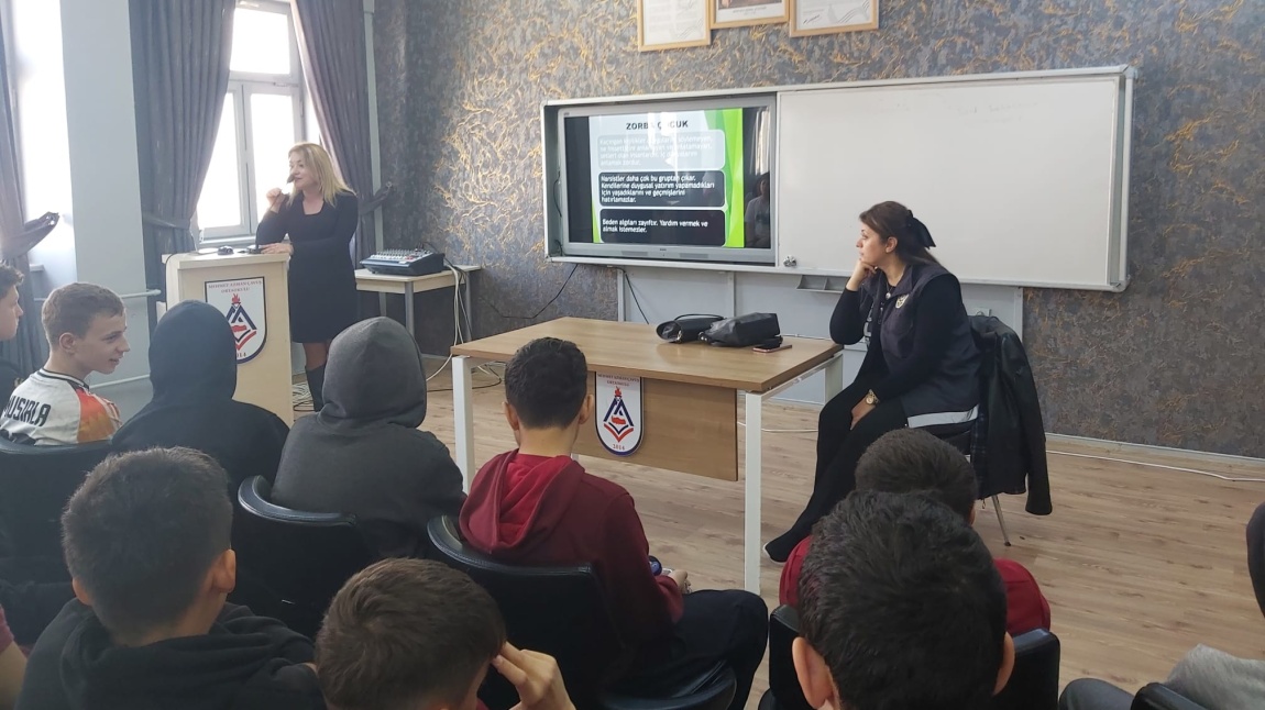 Emniyet Çocuk Şube Müdürlüğü Tarafından Okulumuzda Seminer Düzenlendi