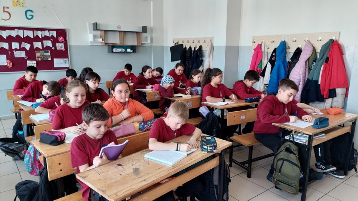 5. ve 6. Sınıf Öğrencilerimize Meslekle İlgi, Değer, Yetenek ve Kişisel Özellik İlişkisi Konulu Sınıf Rehberliği Çalışması Yapılmıştır.